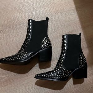 Super cute!! Studded boots